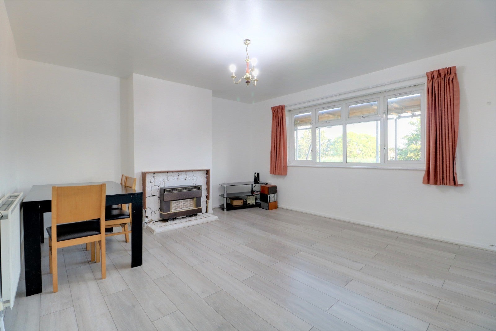 Flat Juniper Court in London
