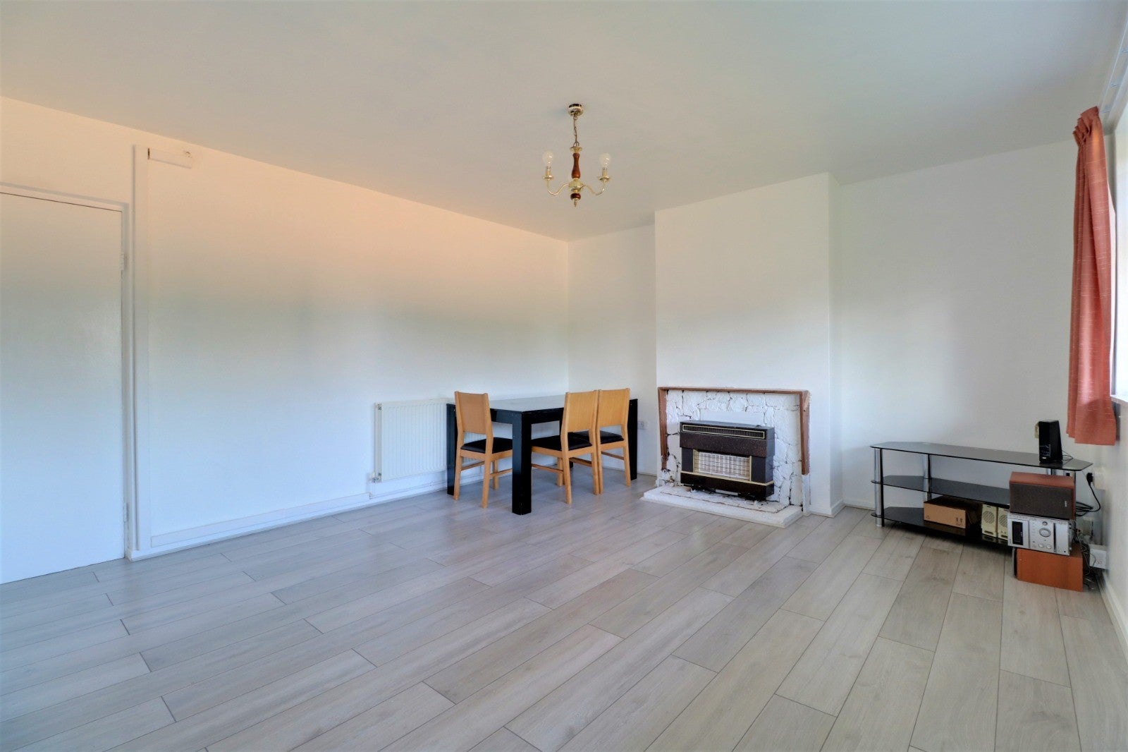 Flat Juniper Court in London