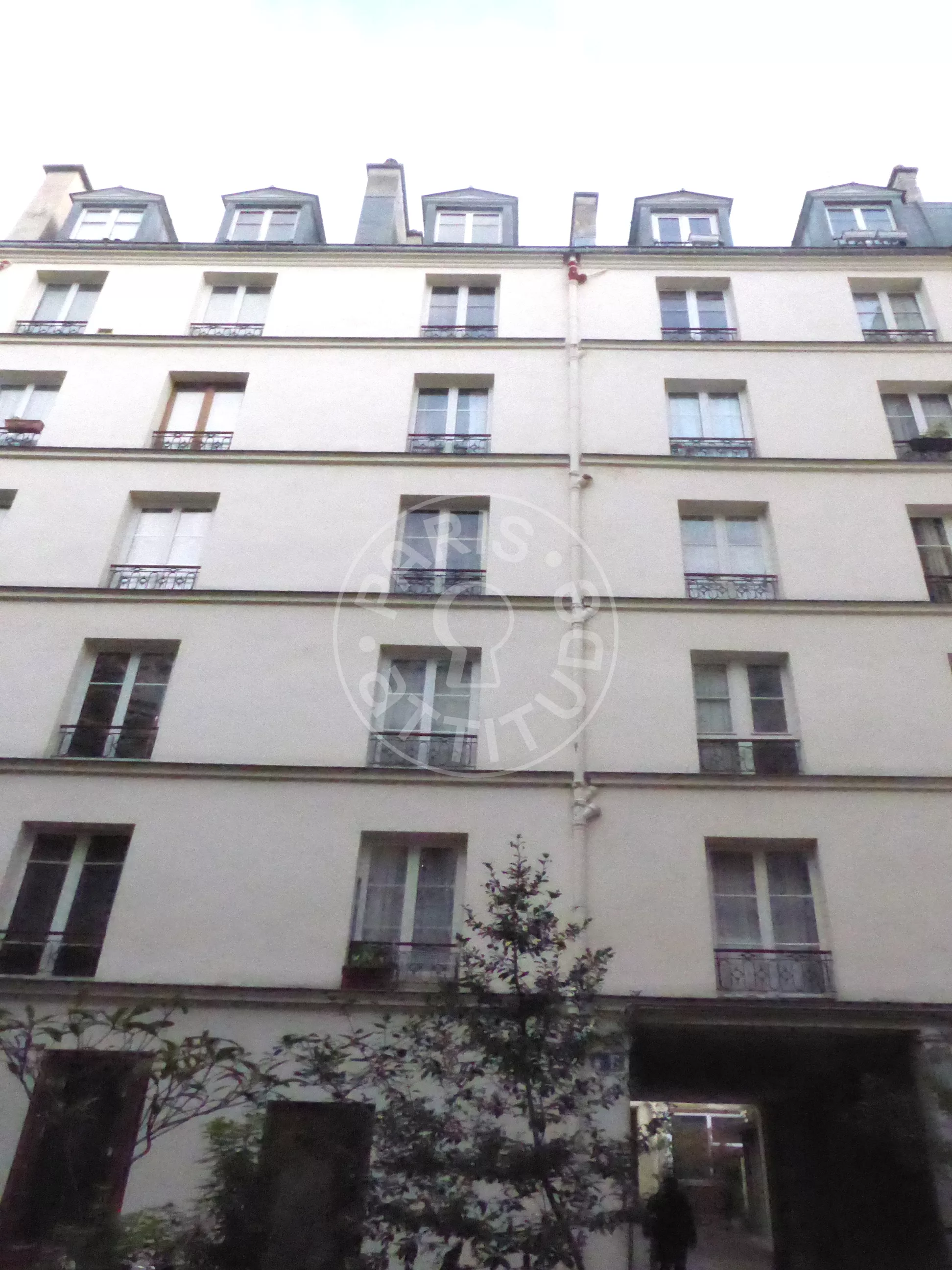 Flat Rue Saint-Maur in Paris