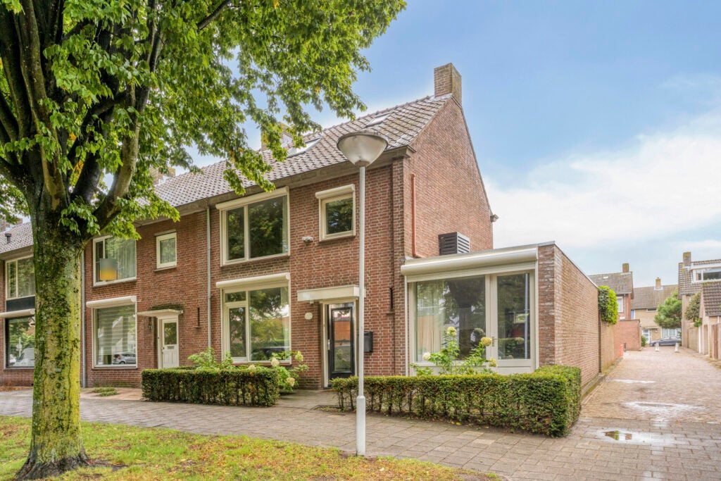 Huis Mgr. Zwijsenstraat 76 in Best