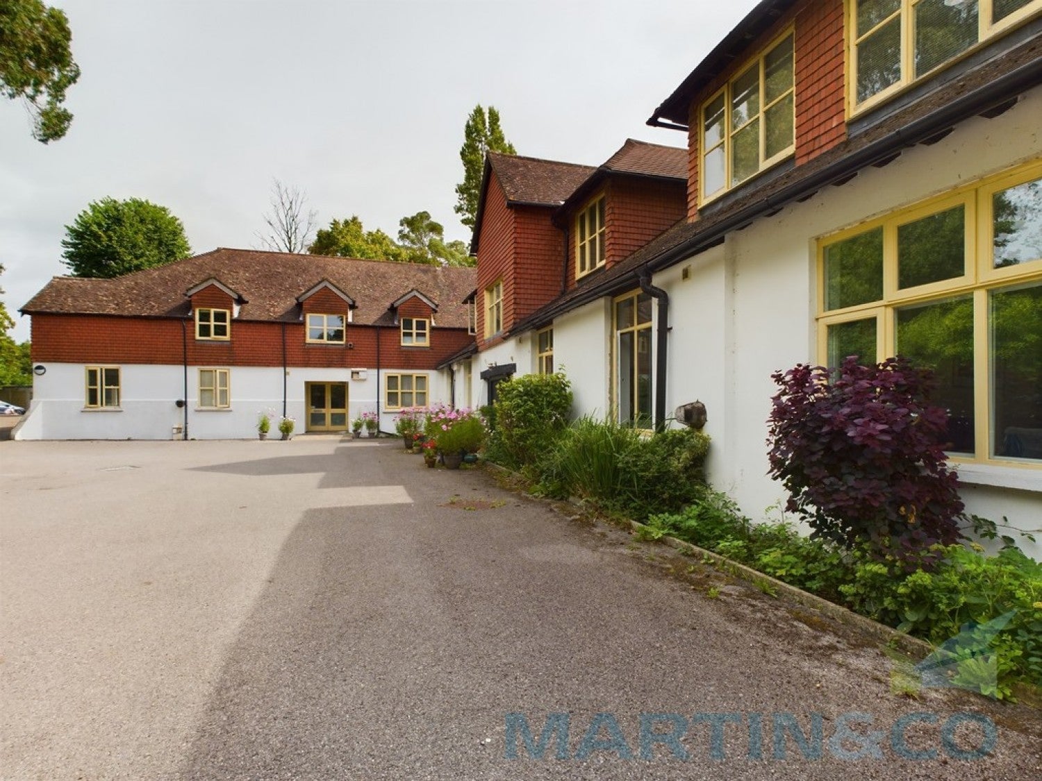 Flat Brantridge Lane in Mid Sussex
