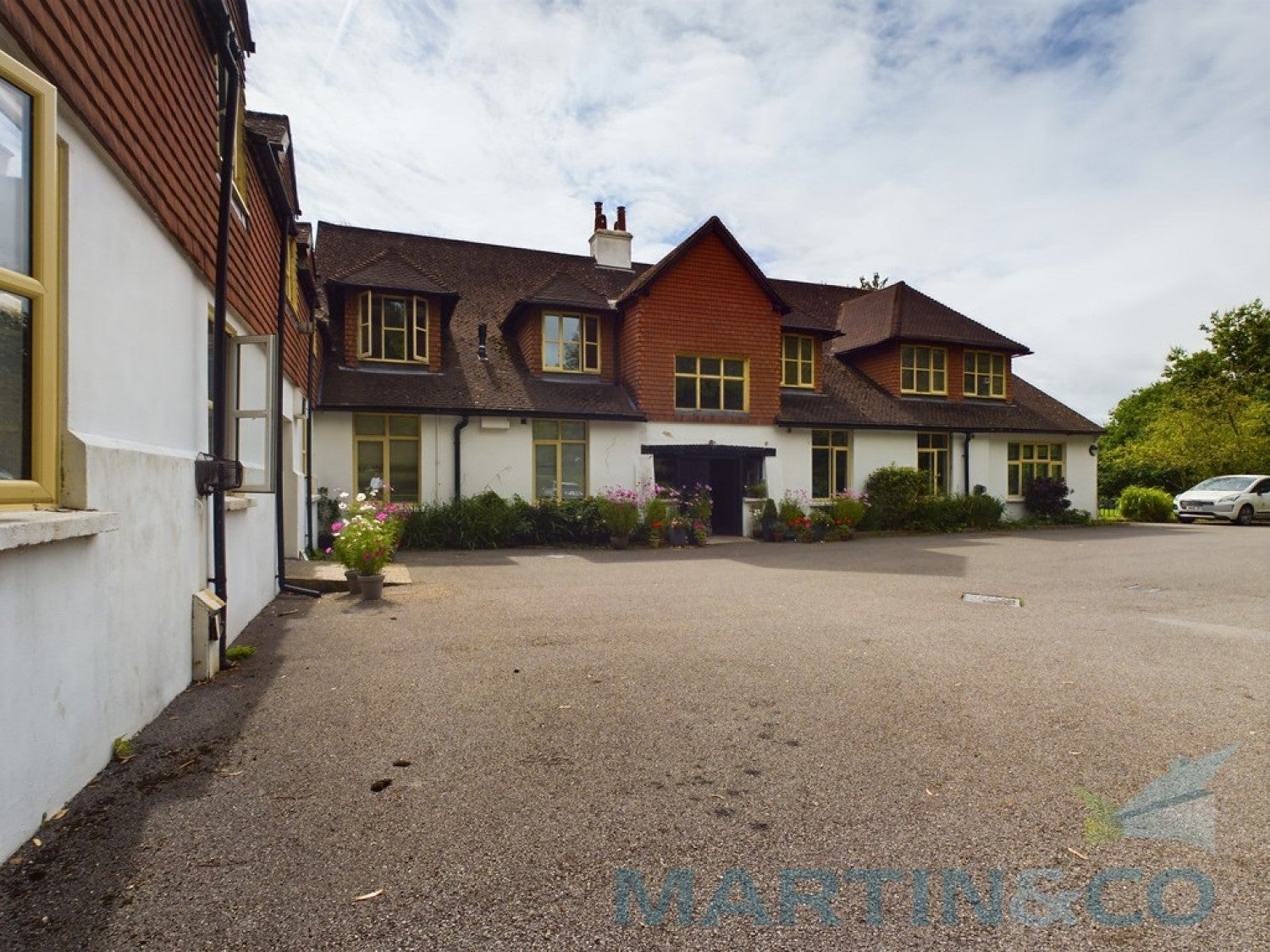 Flat Brantridge Lane in Mid Sussex
