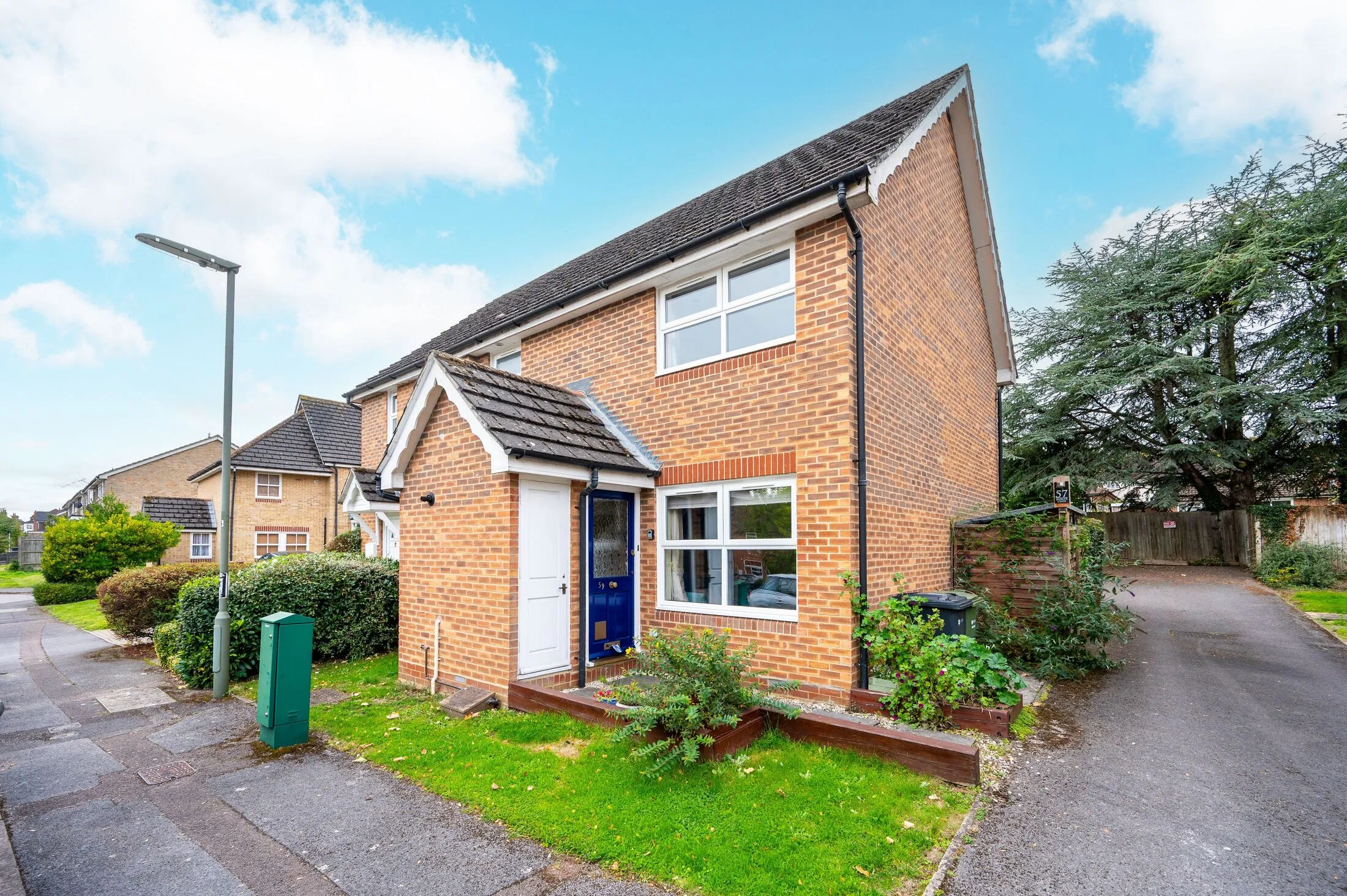 Flat Badger Close in Guildford