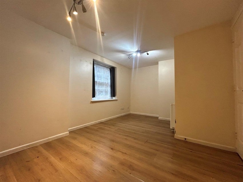 Flat Ashford Road in Maidstone