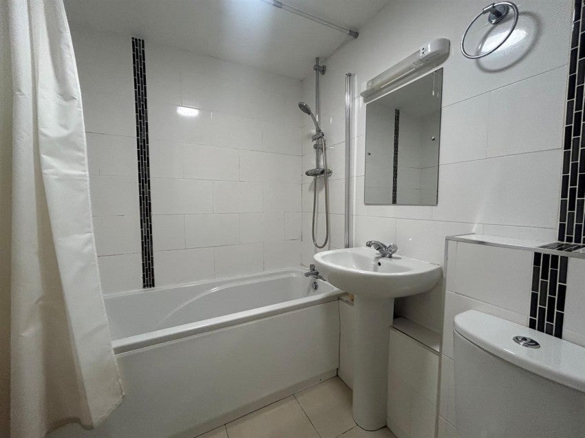 Flat Ashford Road in Maidstone