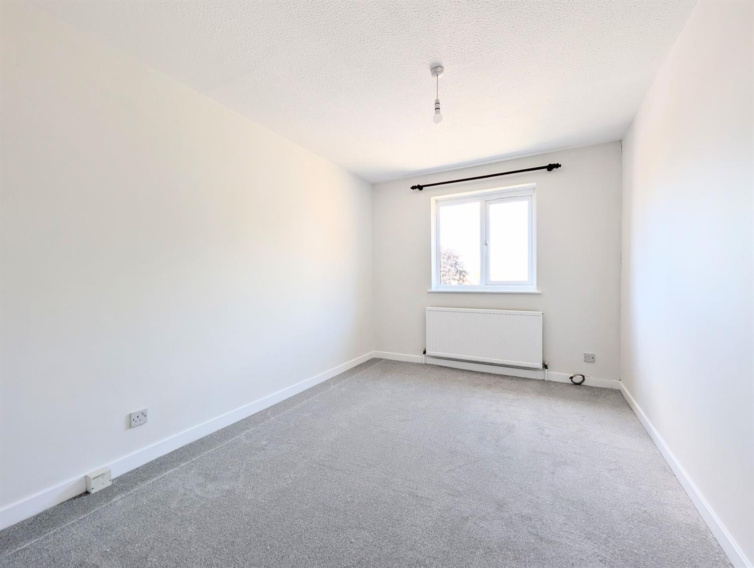 Flat Comptons Court in Horsham