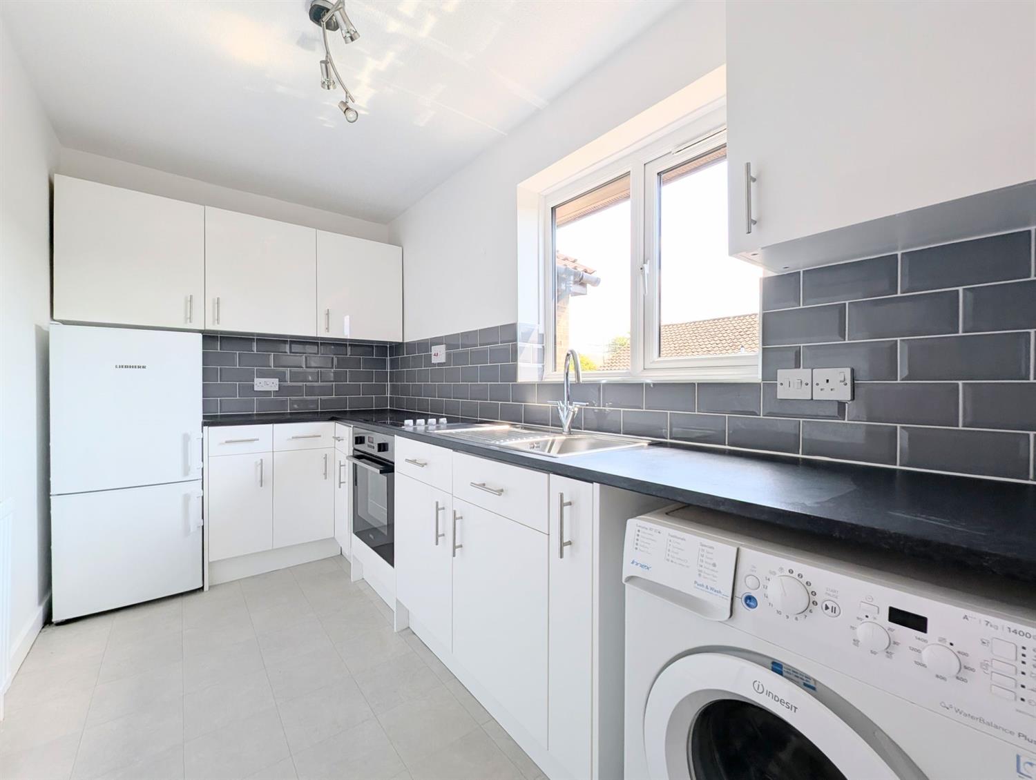 Flat Comptons Court in Horsham