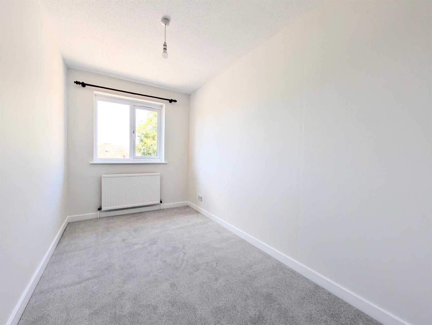 Flat Comptons Court in Horsham