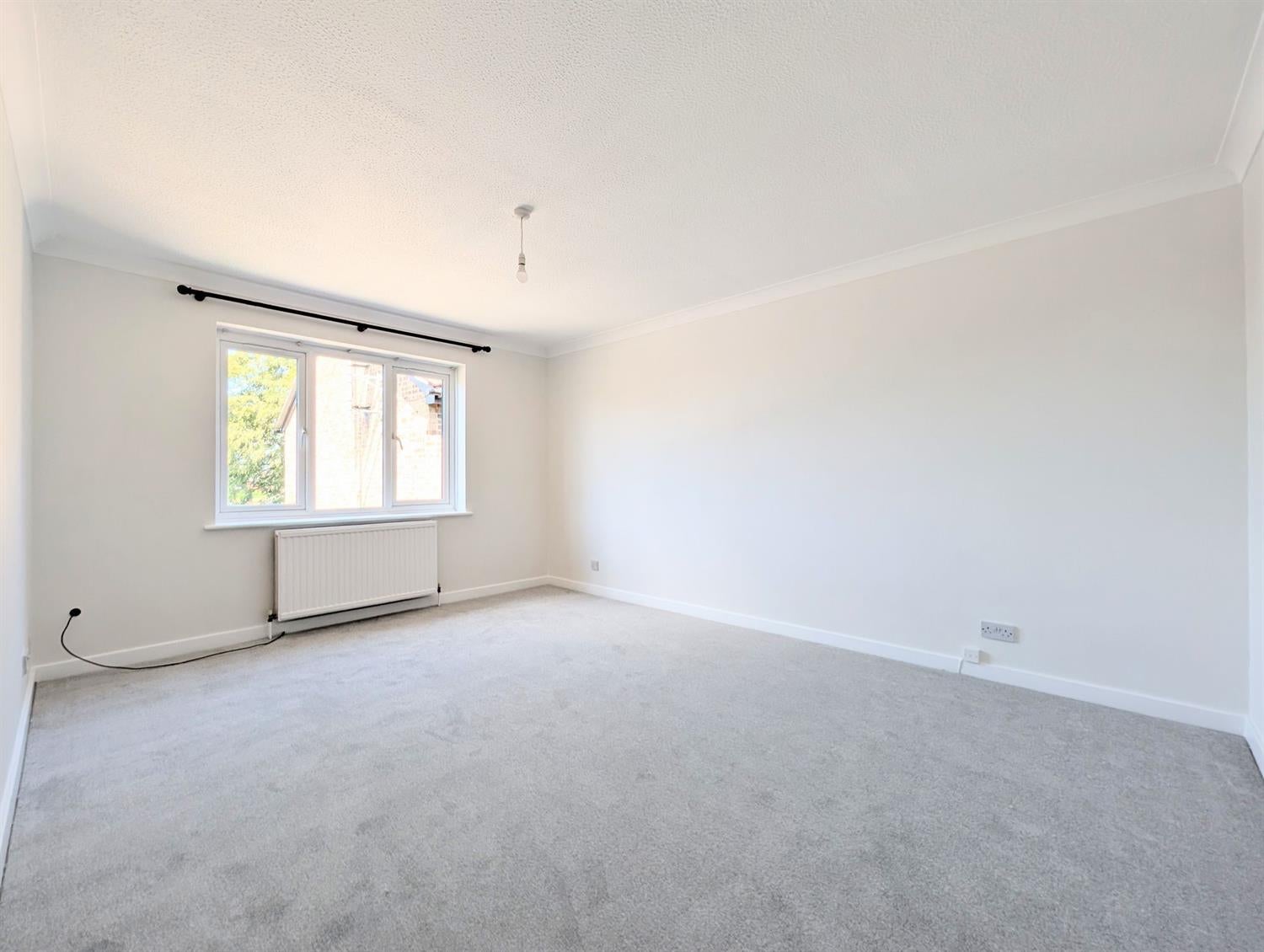 Flat Comptons Court in Horsham