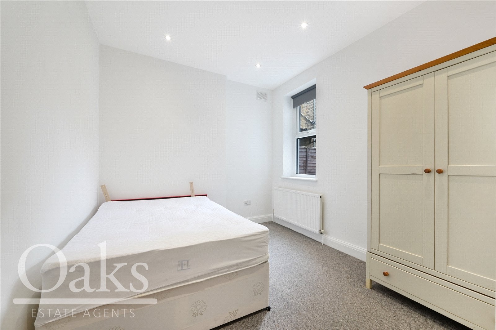 Flat Thurlow Park Road in Greater London