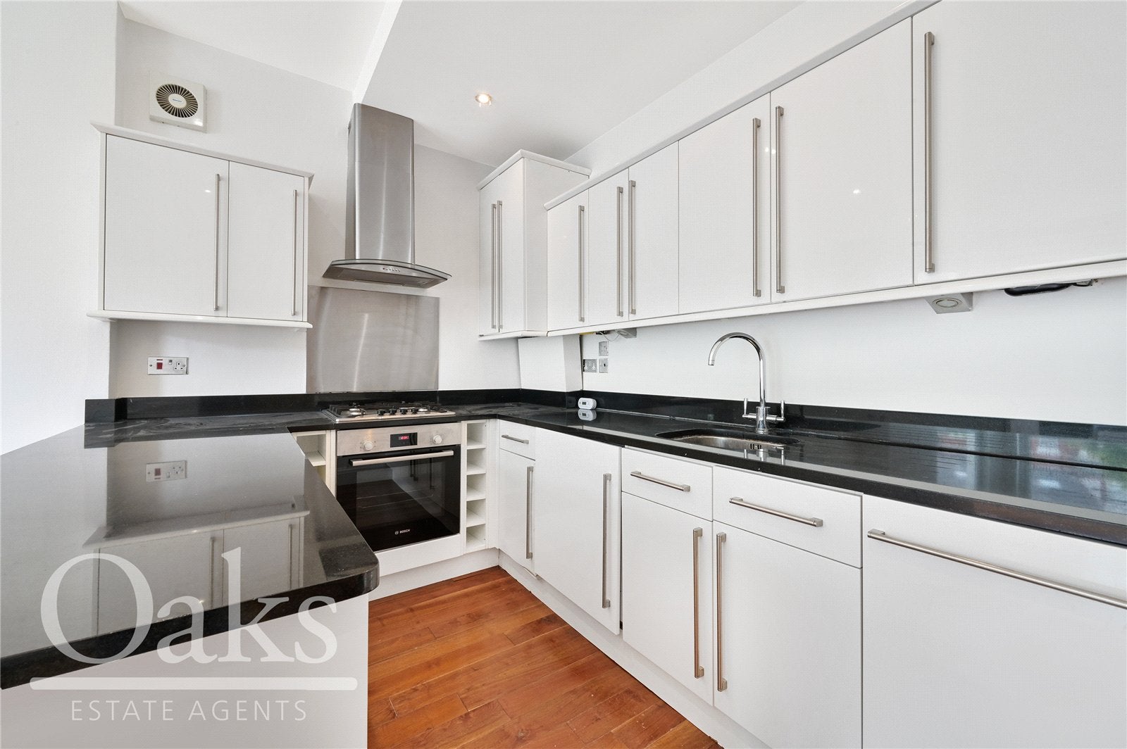Flat Thurlow Park Road in Greater London