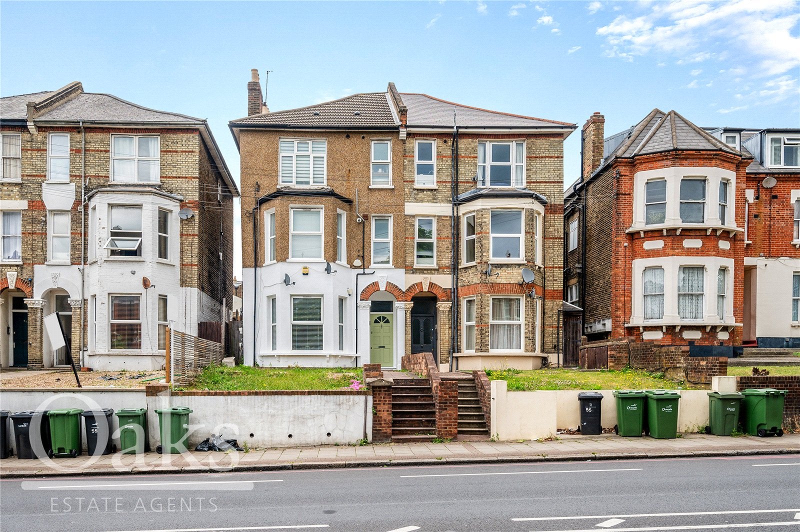 Flat Thurlow Park Road in Greater London