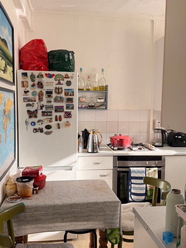 Room Australia Road in Greater London