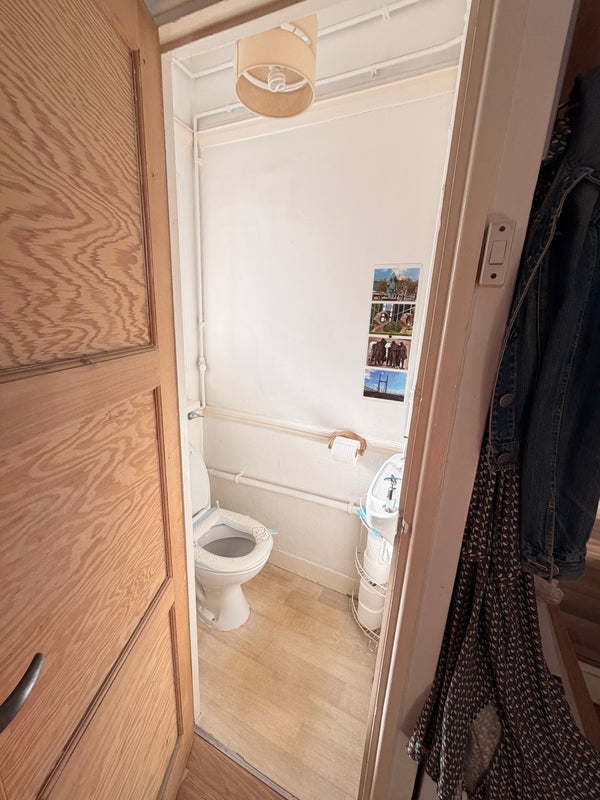 Room Australia Road in Greater London