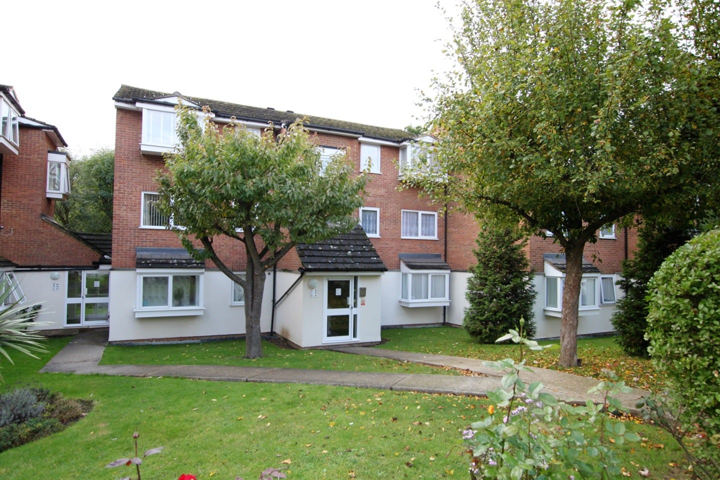 Flat Harkness Close in Greater London