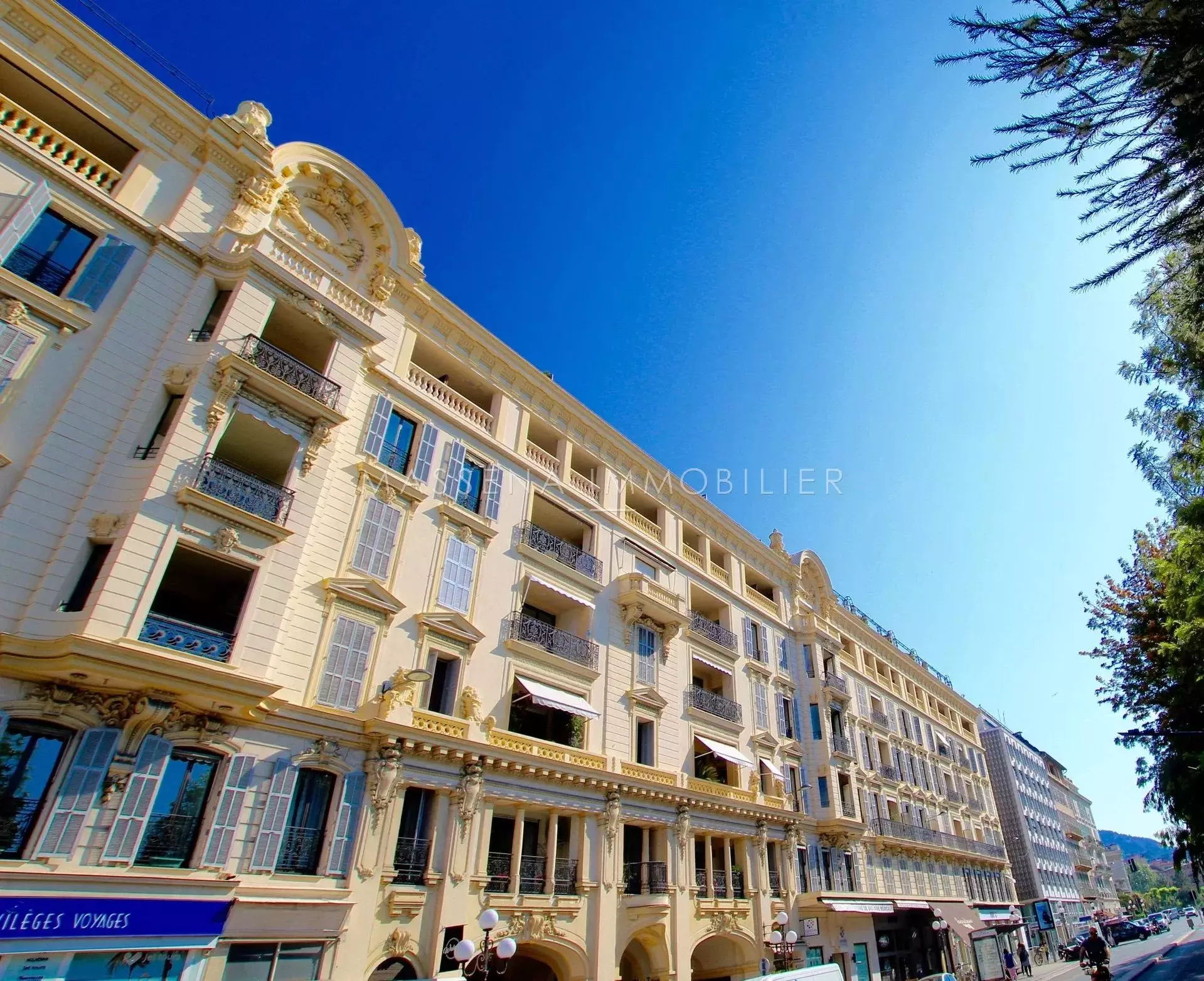 Room Place Masséna in Nice