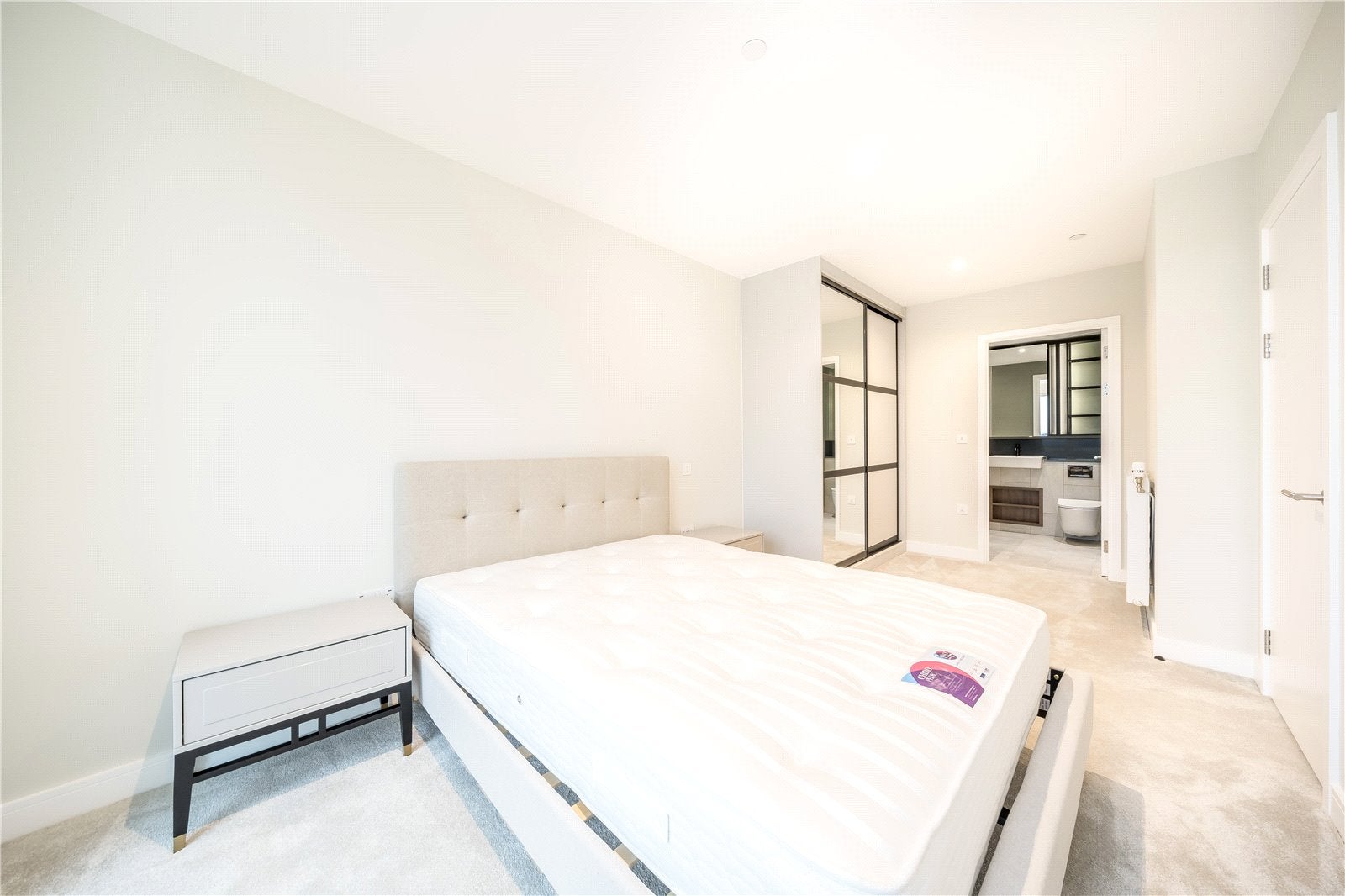 Flat Astell Road in Greater London