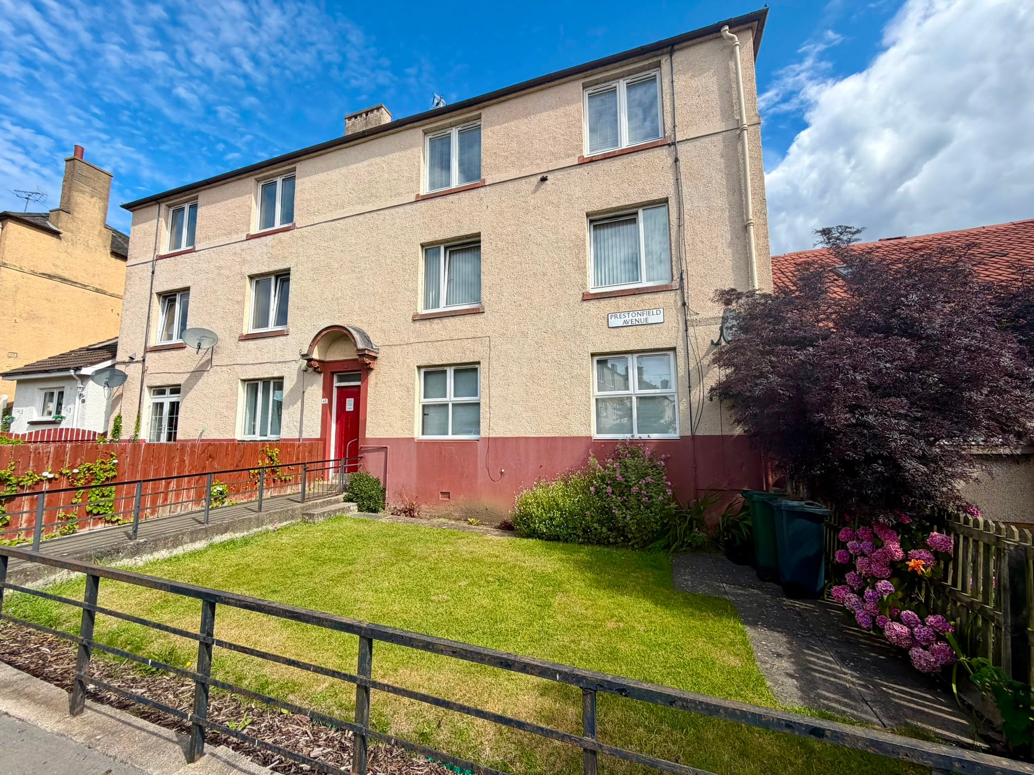 Flat Prestonfield Avenue in City of Edinburgh