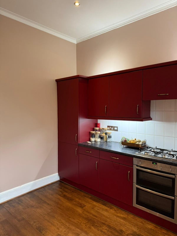 Room Belsize Road in Greater London