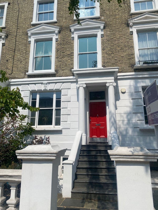 Room Belsize Road in Greater London