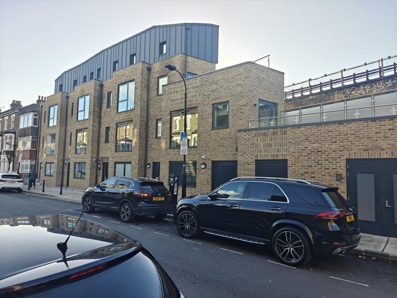 Room Macfarlane Road in Greater London