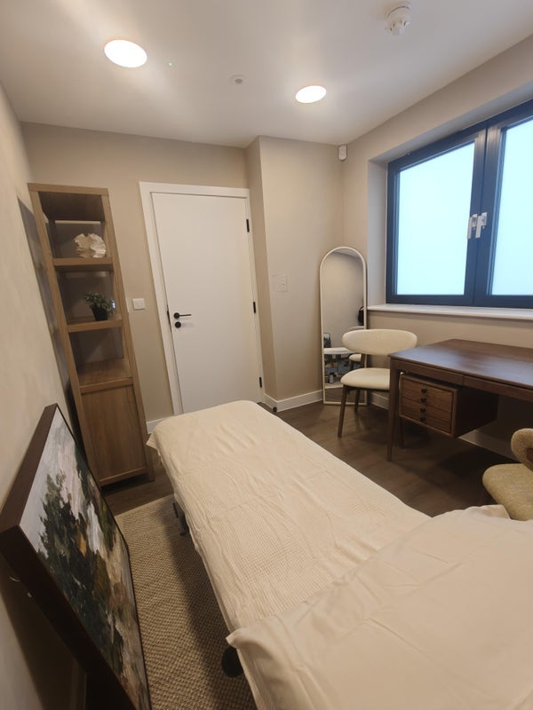 Room Macfarlane Road in Greater London