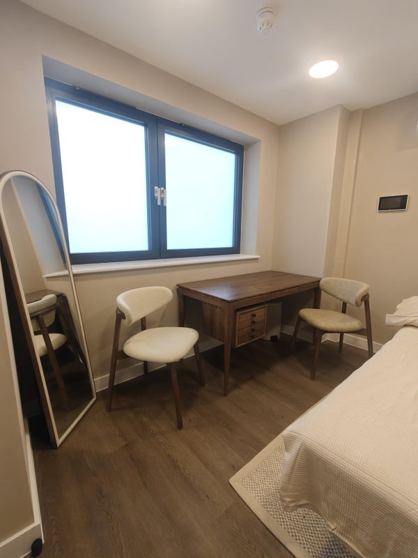 Room Macfarlane Road in Greater London