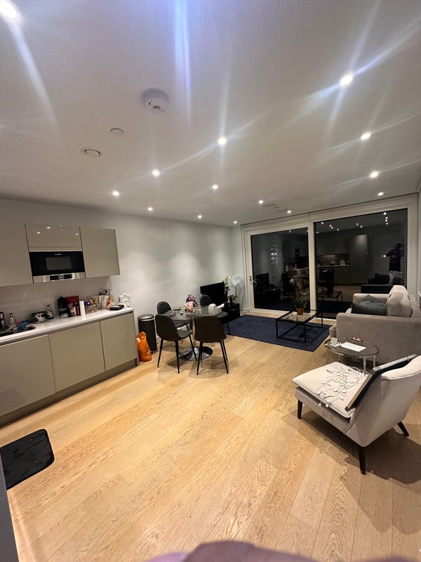 Flat Sayer Street in Greater London