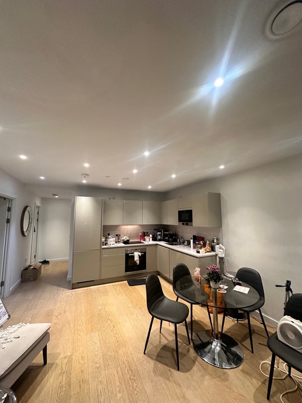 Flat Sayer Street in Greater London