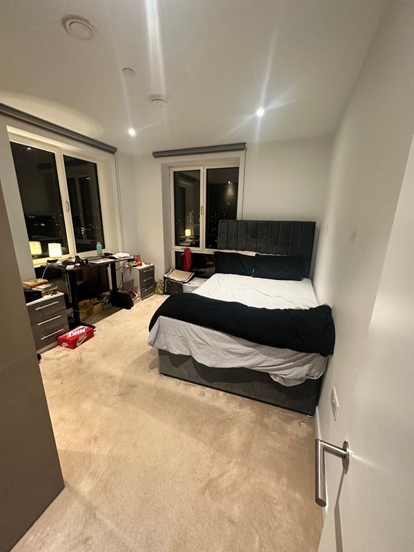 Flat Sayer Street in Greater London