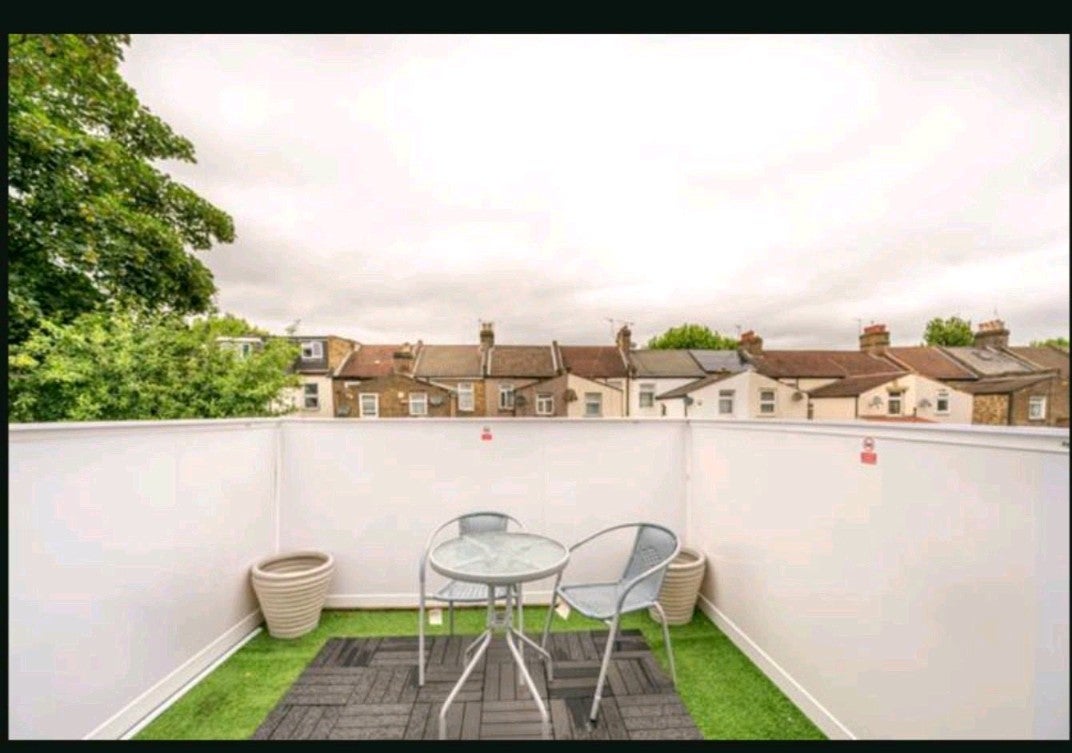 Flat Prestbury Road in Greater London