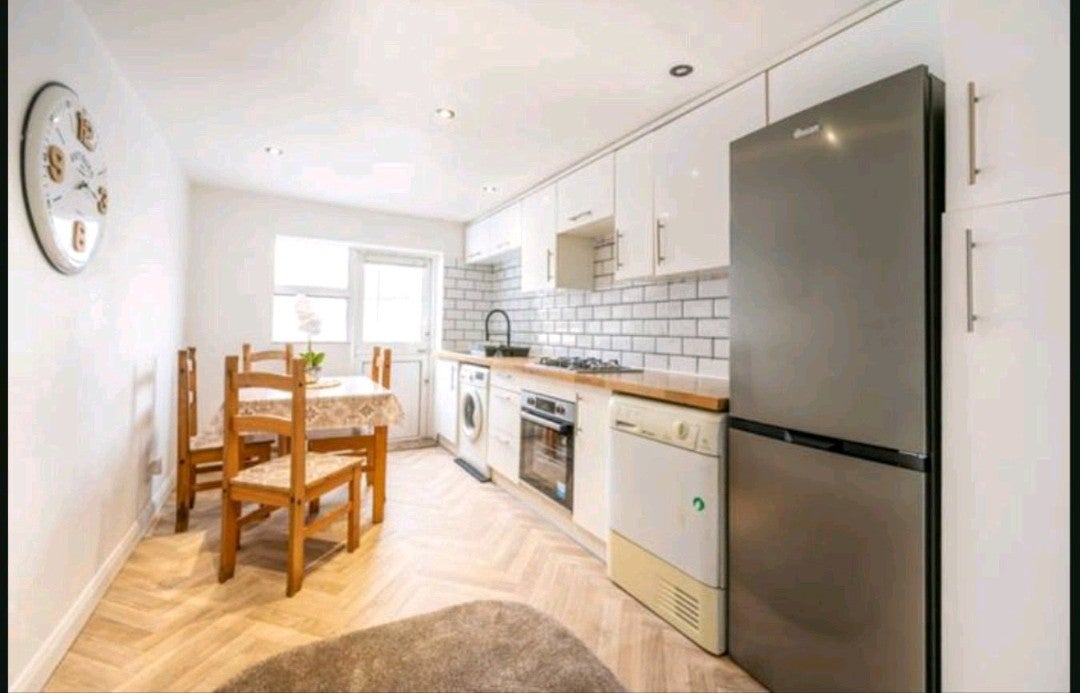 Flat Prestbury Road in Greater London