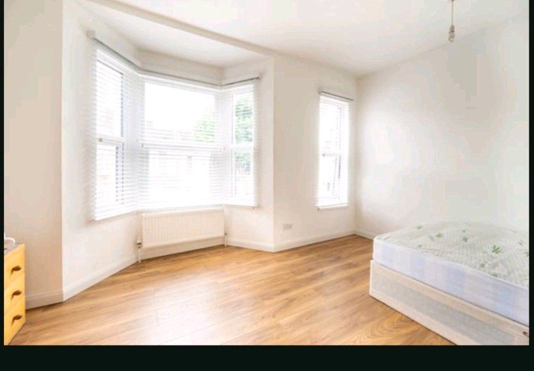 Flat Prestbury Road in Greater London
