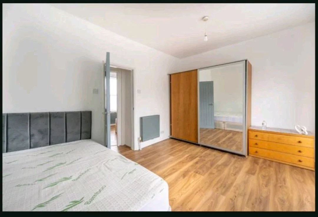 Flat Prestbury Road in Greater London