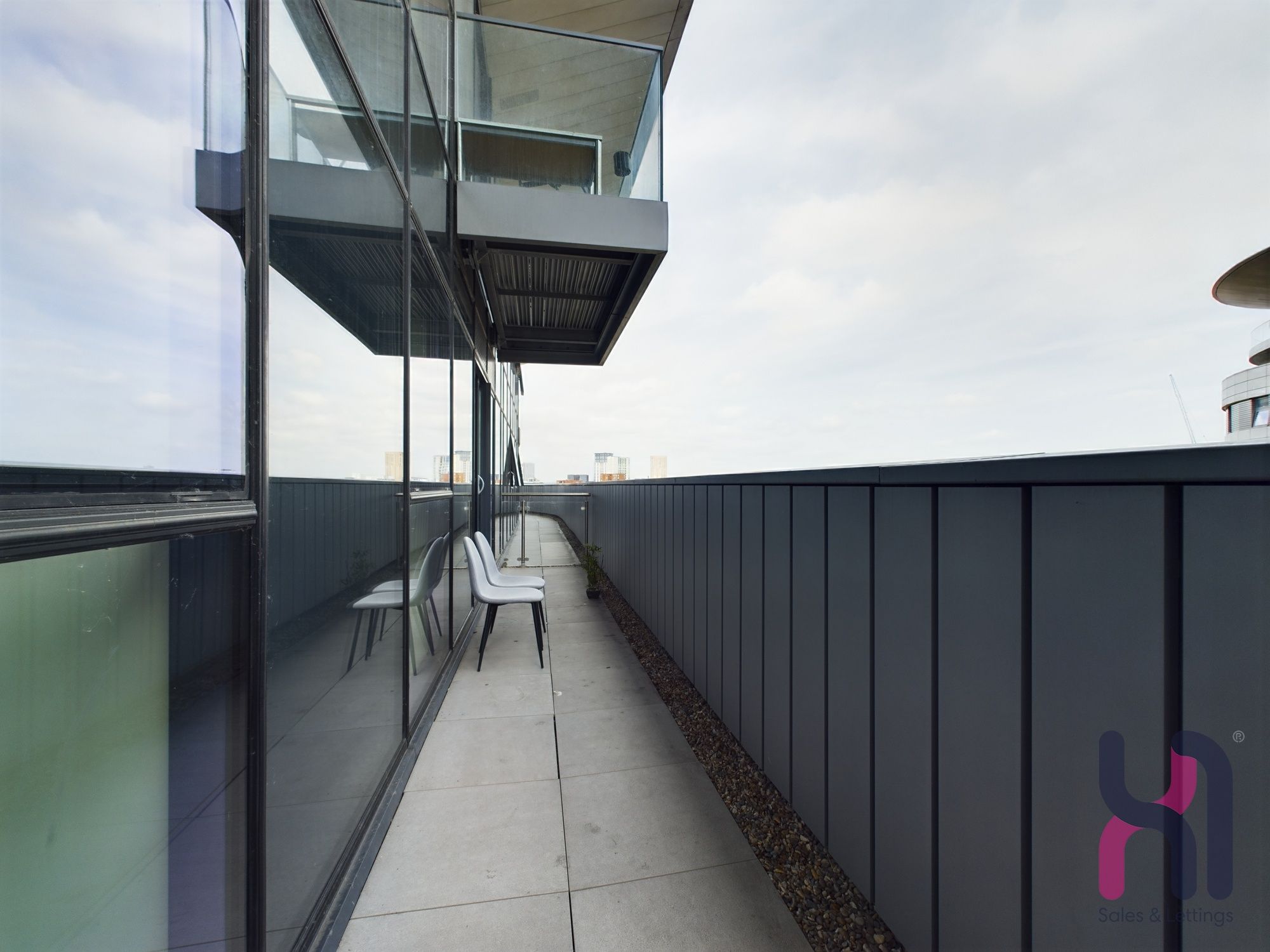 Flat Pomona Strand in Trafford