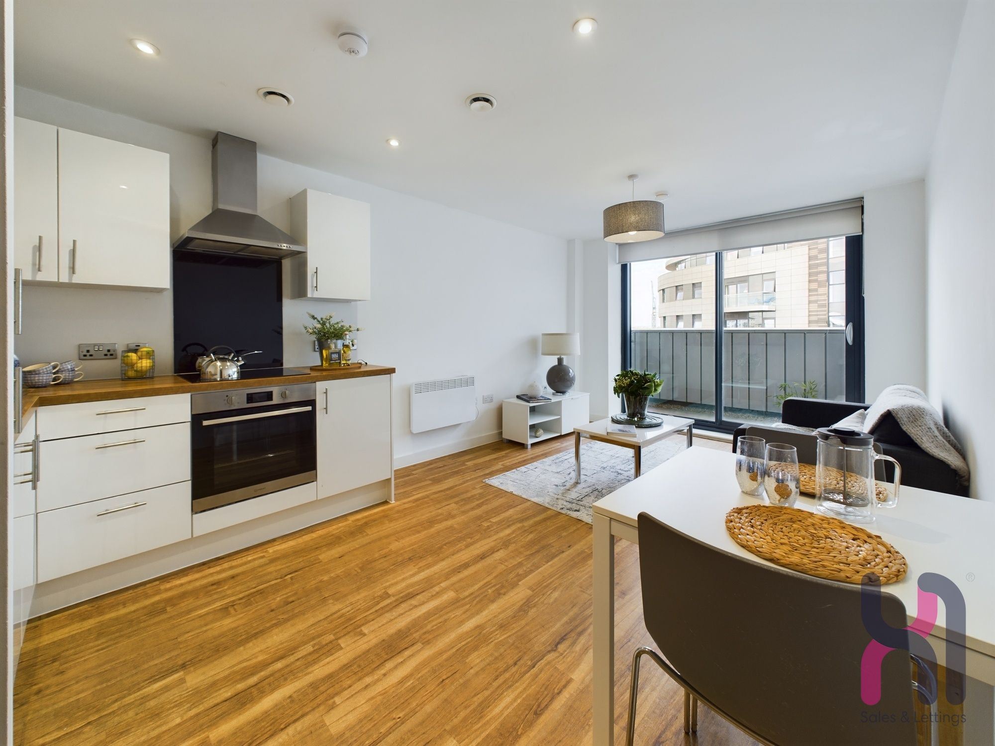 Flat Pomona Strand in Trafford