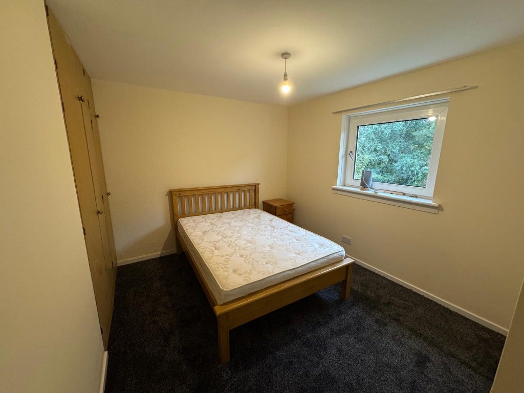 Room Peveril Rise in Livingston