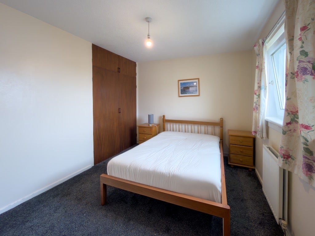 Room Peveril Rise in Livingston