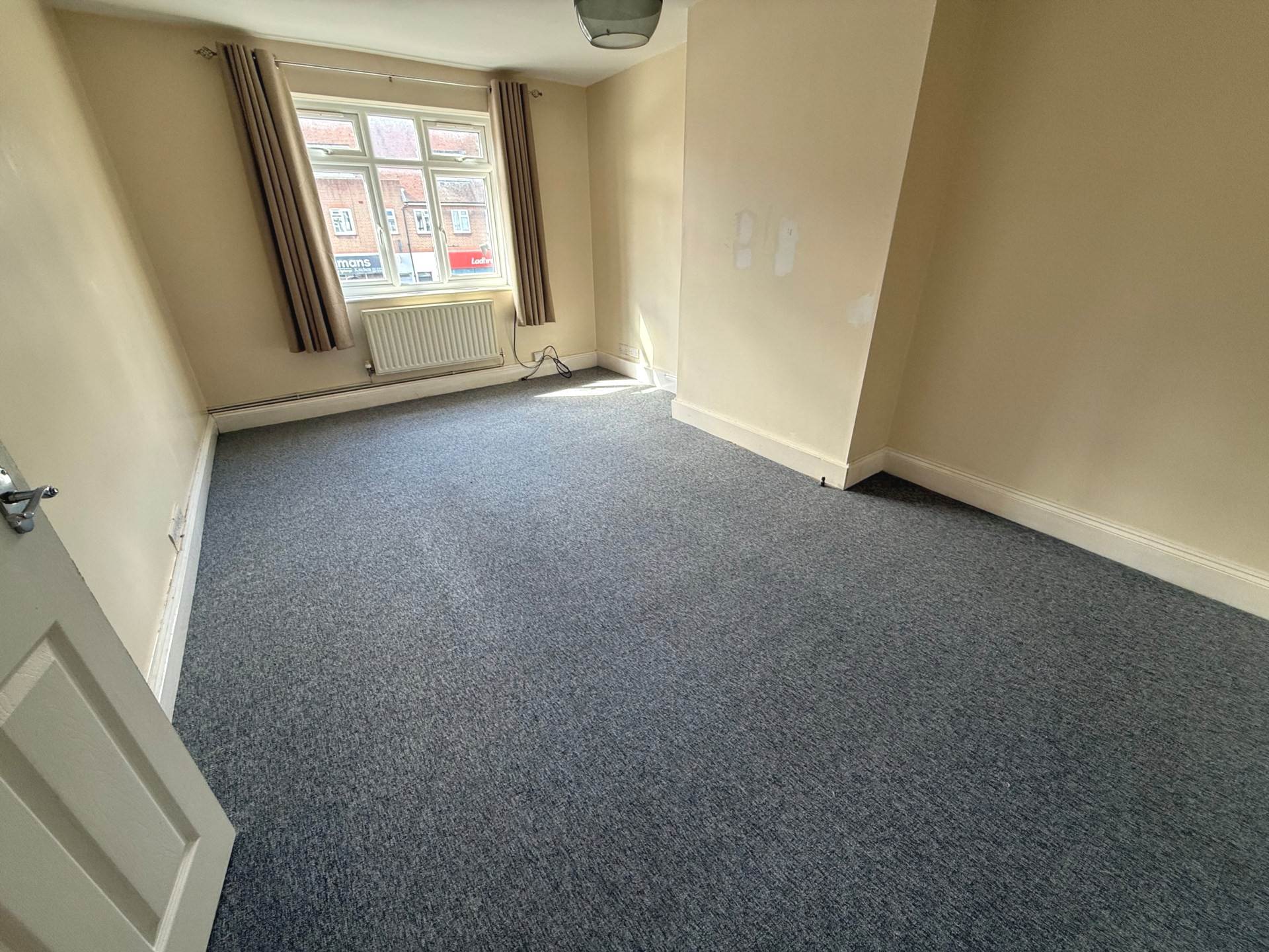 Flat Long Lane in Greater London