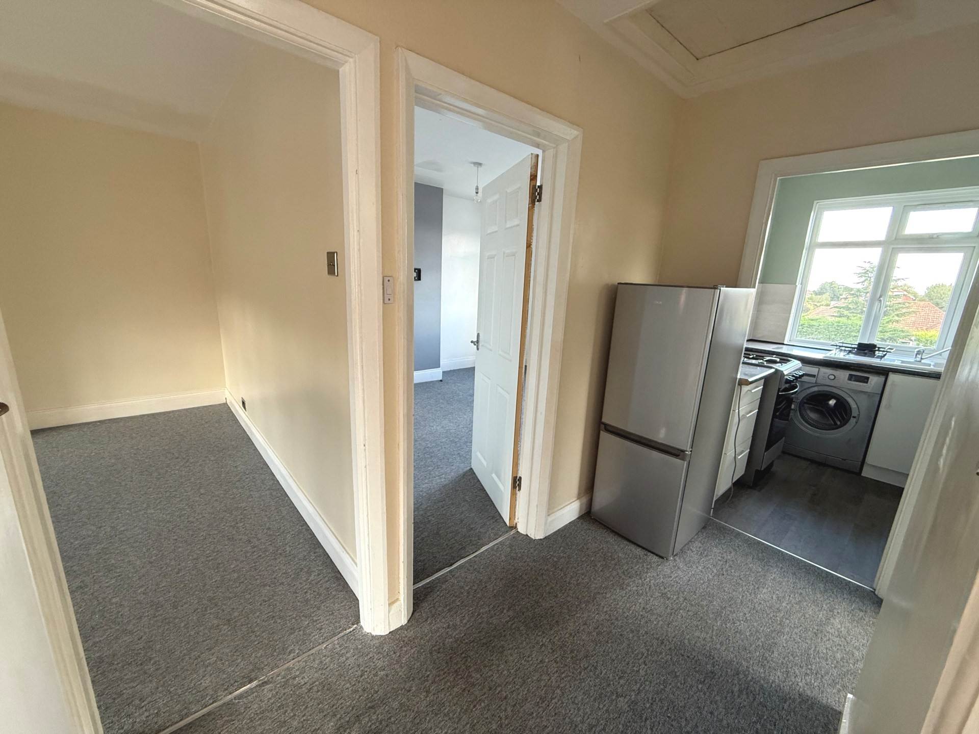 Flat Long Lane in Greater London