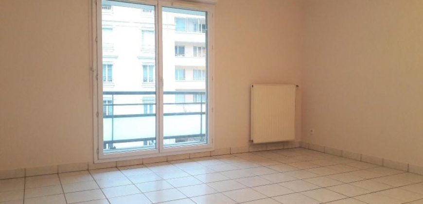 Flat Cours Émile Zola in Villeurbanne