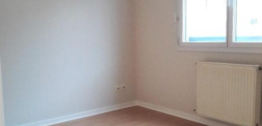 Flat Cours Émile Zola in Villeurbanne