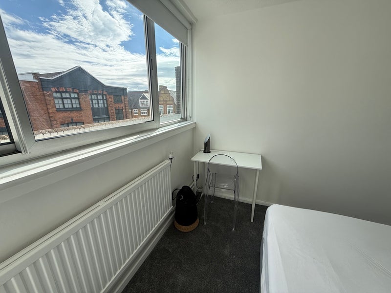 Room Compton Street in Greater London