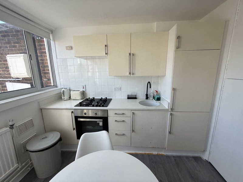Room Compton Street in Greater London