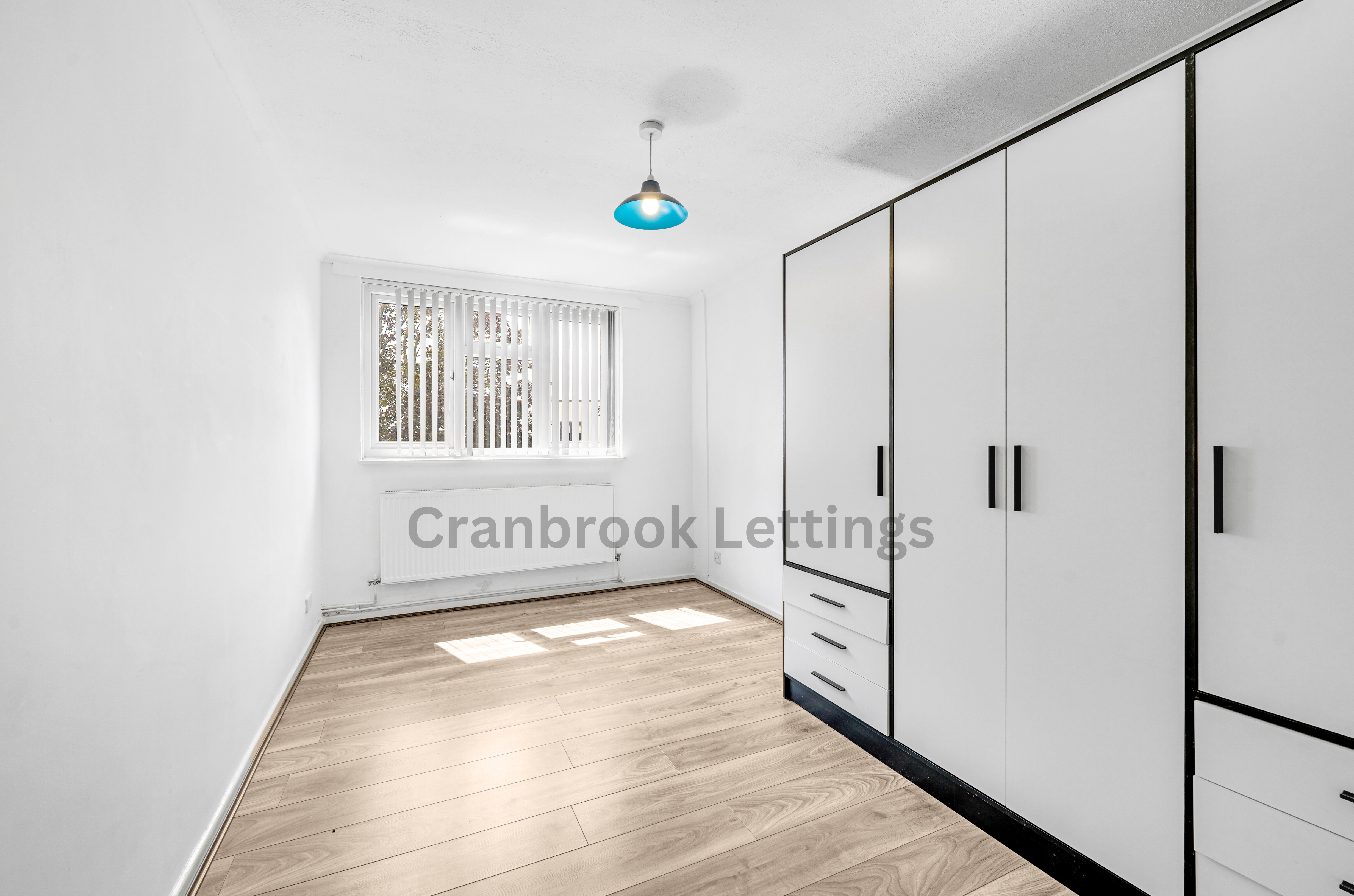 Flat Haldon Close in London