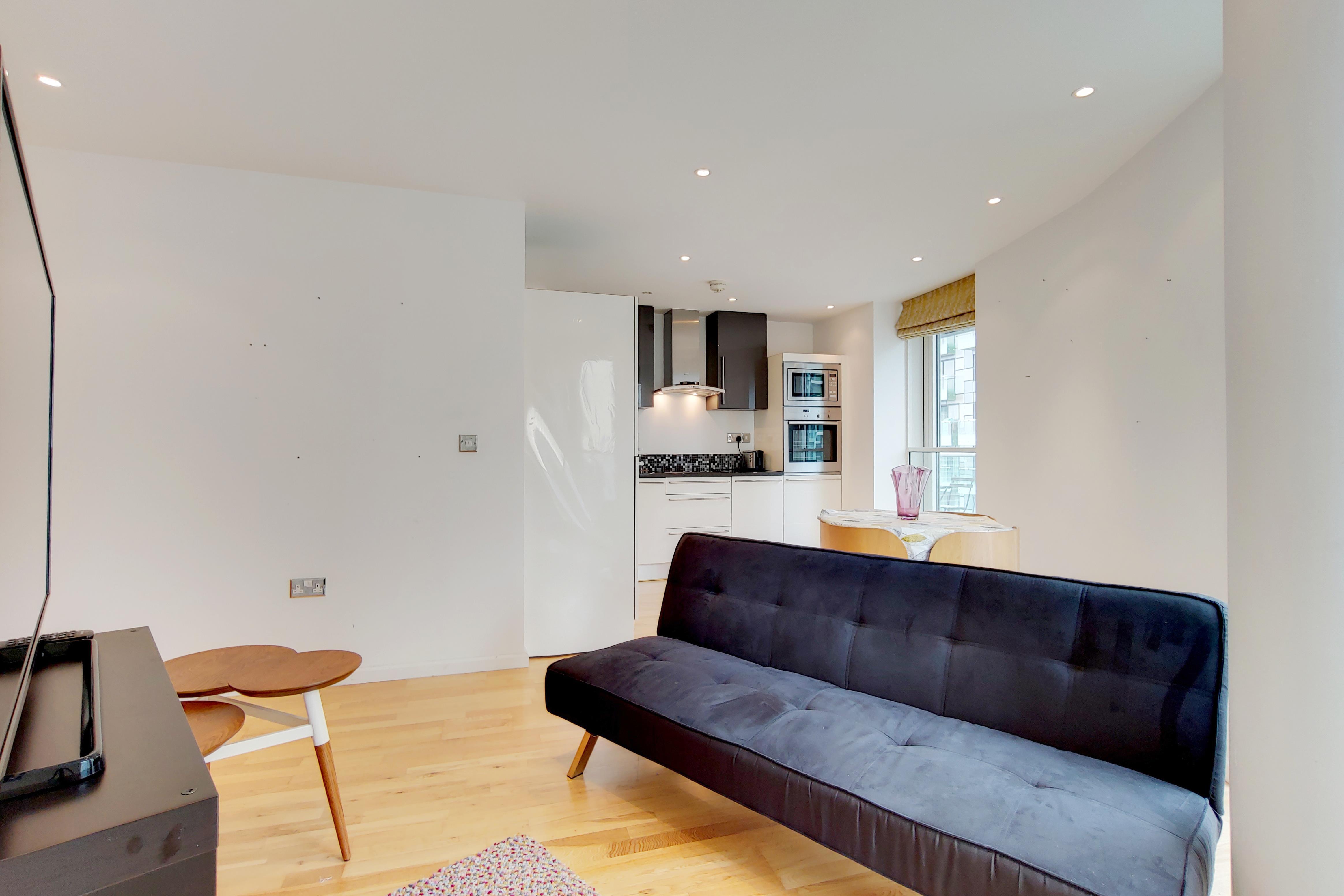 Flat Dockyard Lane in Greater London