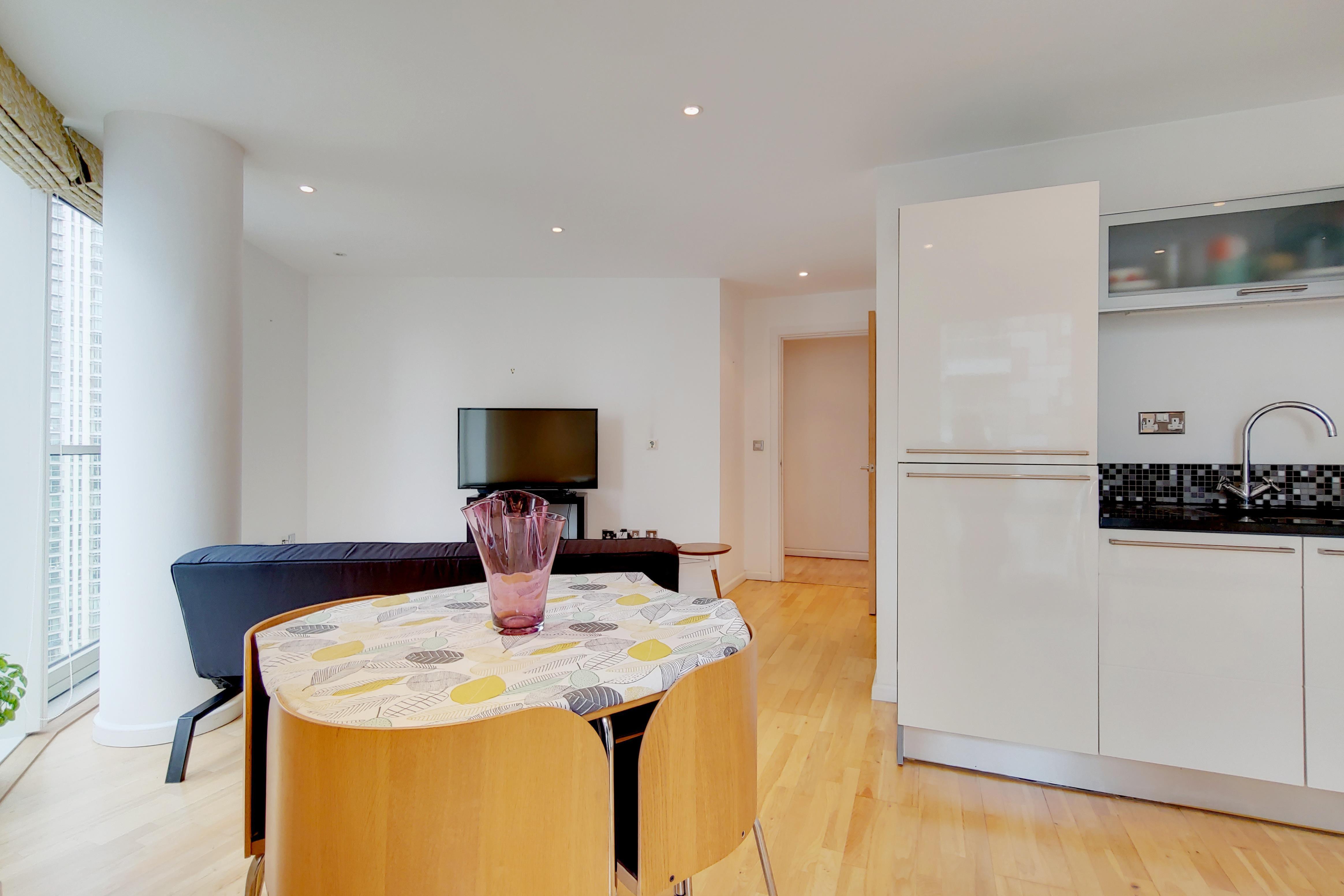Flat Dockyard Lane in Greater London