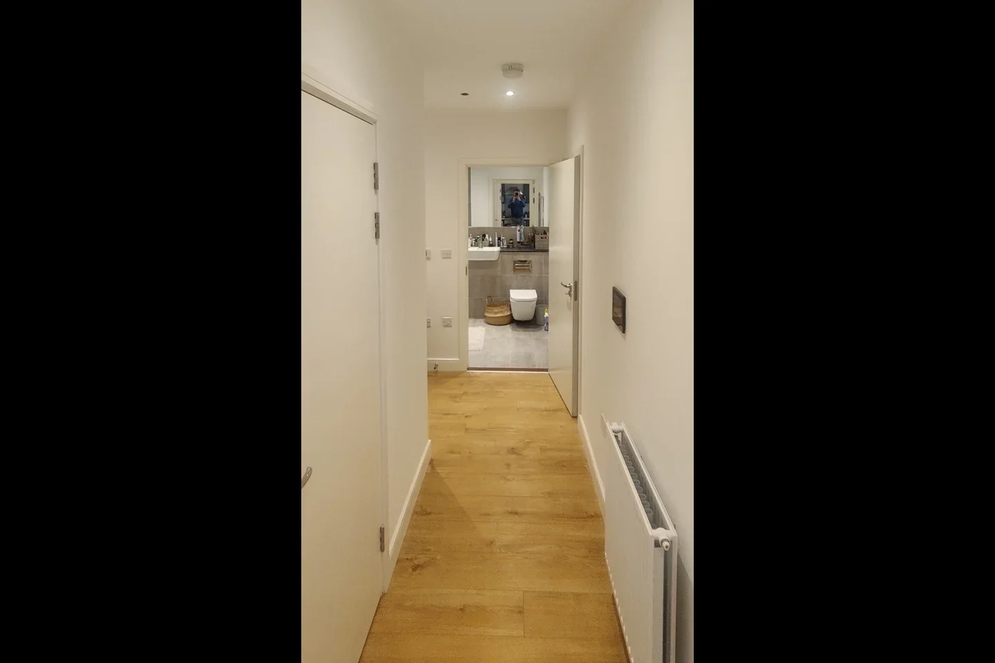 Flat Honour Lea Avenue in Greater London