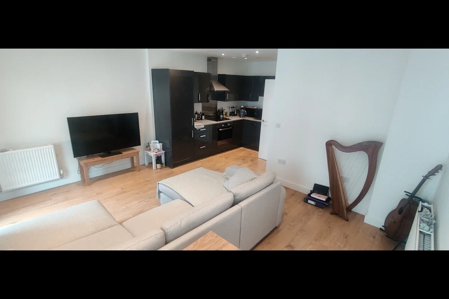Flat Honour Lea Avenue in Greater London