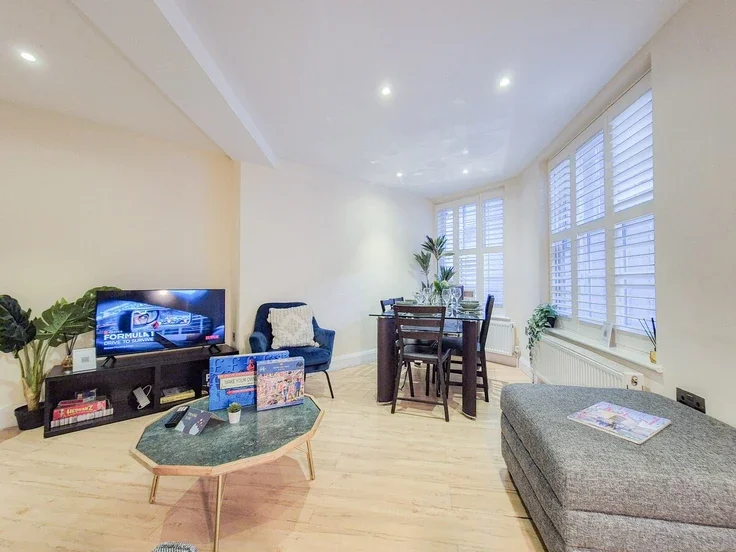 Flat Warwick Square in City of Westminster